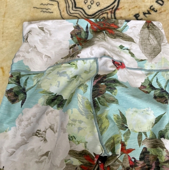 Colorado Threads Size Medium Floral Athletic Leggings Cropped Capri Length - Picture 8 of 8
